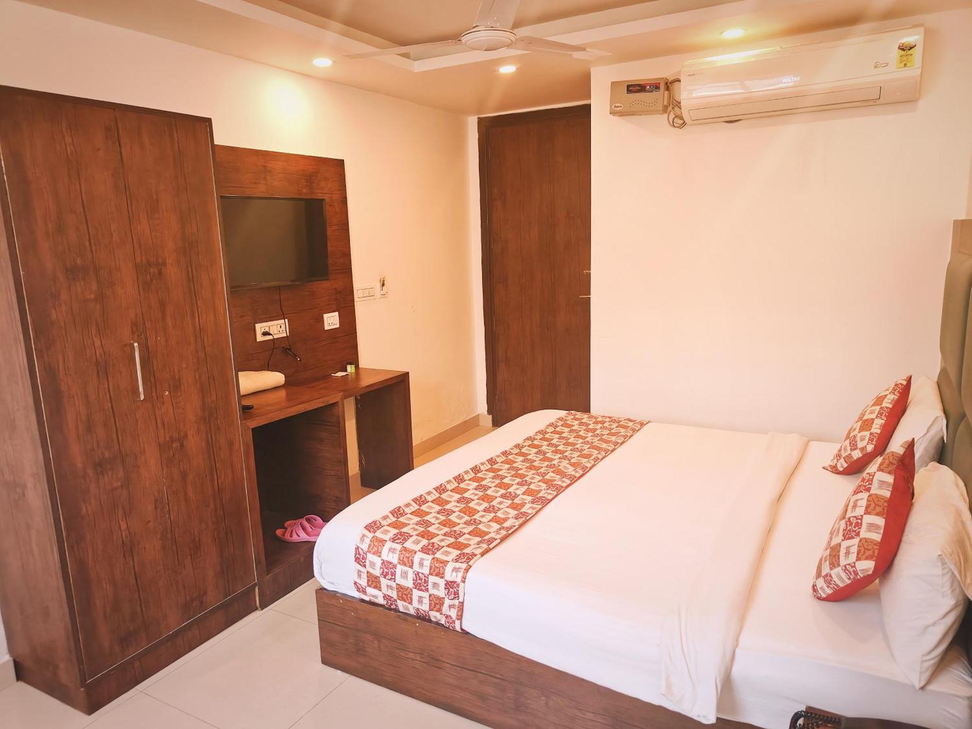 Hotel De Tark A Family Hotel Near Igi Airport Delhi Нью-Дели Экстерьер фото